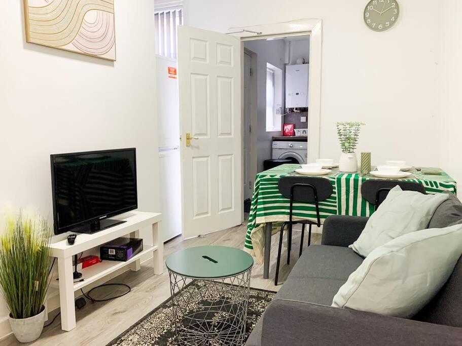 Suite 2 - Stylish Private Room In A Shared House Шеффілд Екстер'єр фото